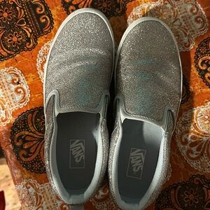 Women’s size 6 vans in beautiful silver glitter